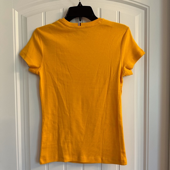 NWOT- Tommy Hilfiger Women’s SS top-Size Medium - Picture 4 of 5